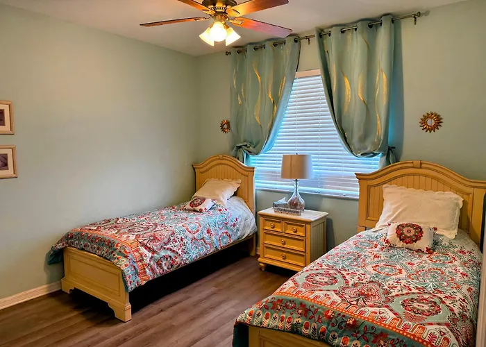 Stunning 2-Bedroom Plus Den Condo In Greenlinks Resort