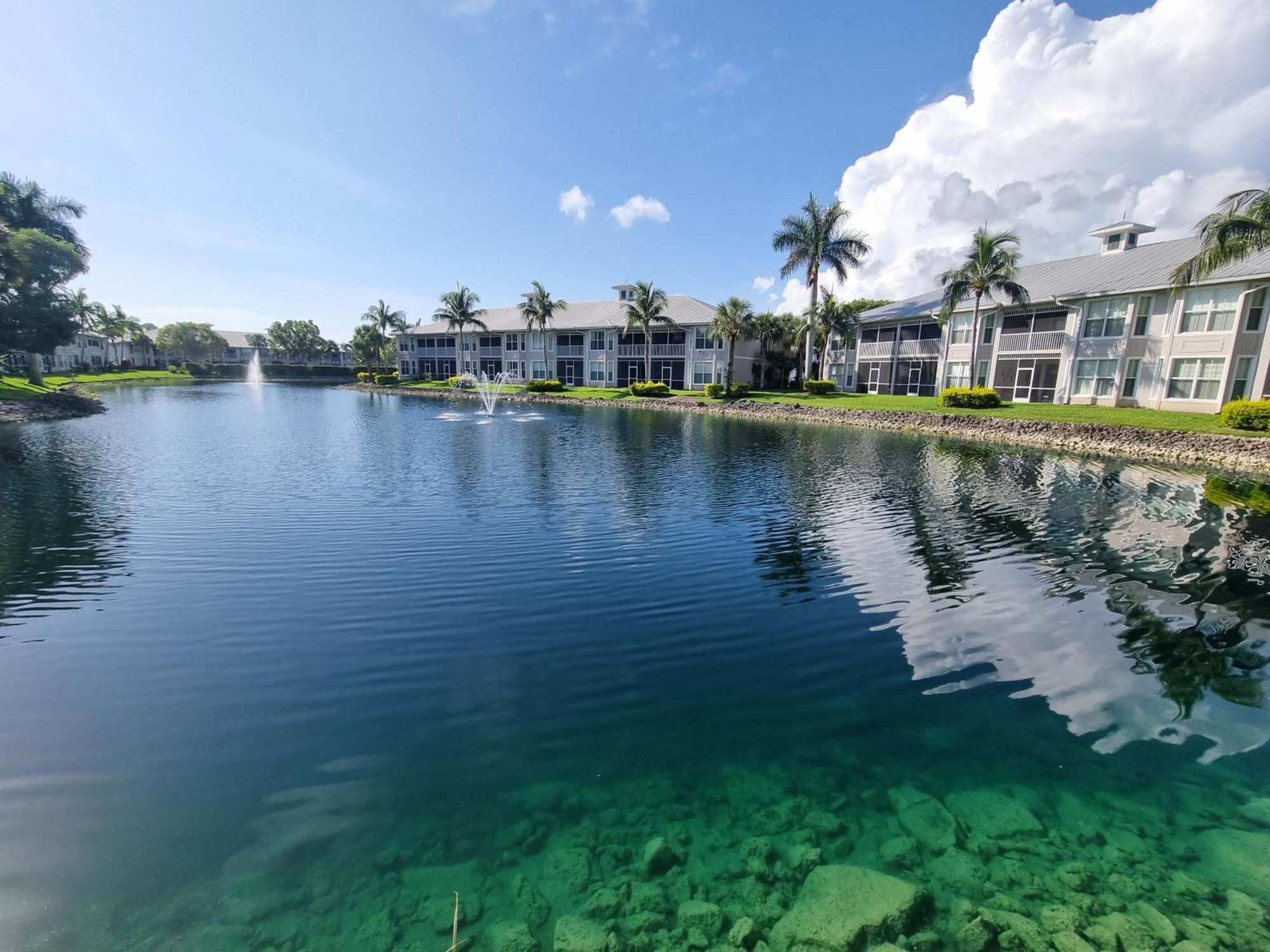 Stunning 2-bedroom Den In Greenlinks * North Naples