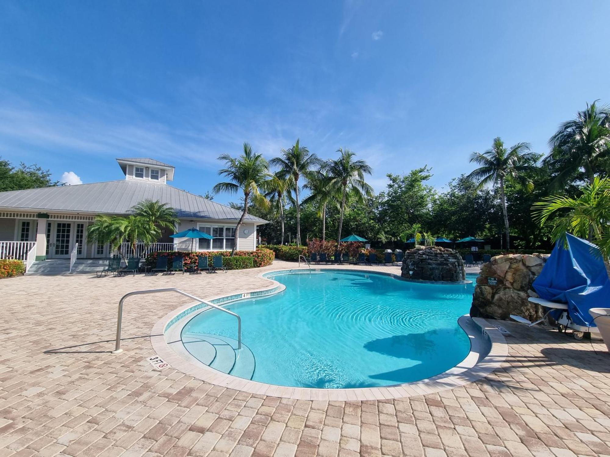 Appartement Stunning 2-bedroom Den In Greenlinks North Naples