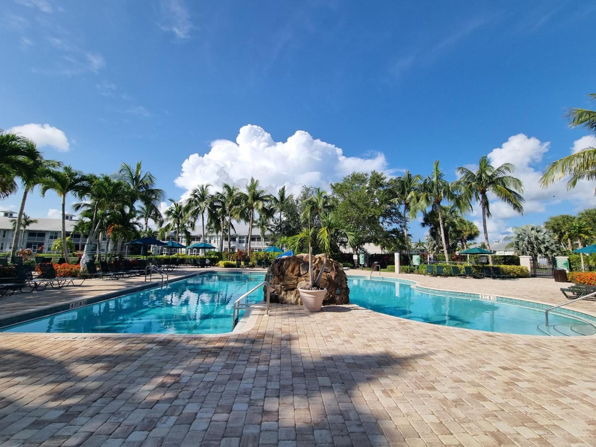 Appartement Stunning 2-bedroom Den In Greenlinks North Naples