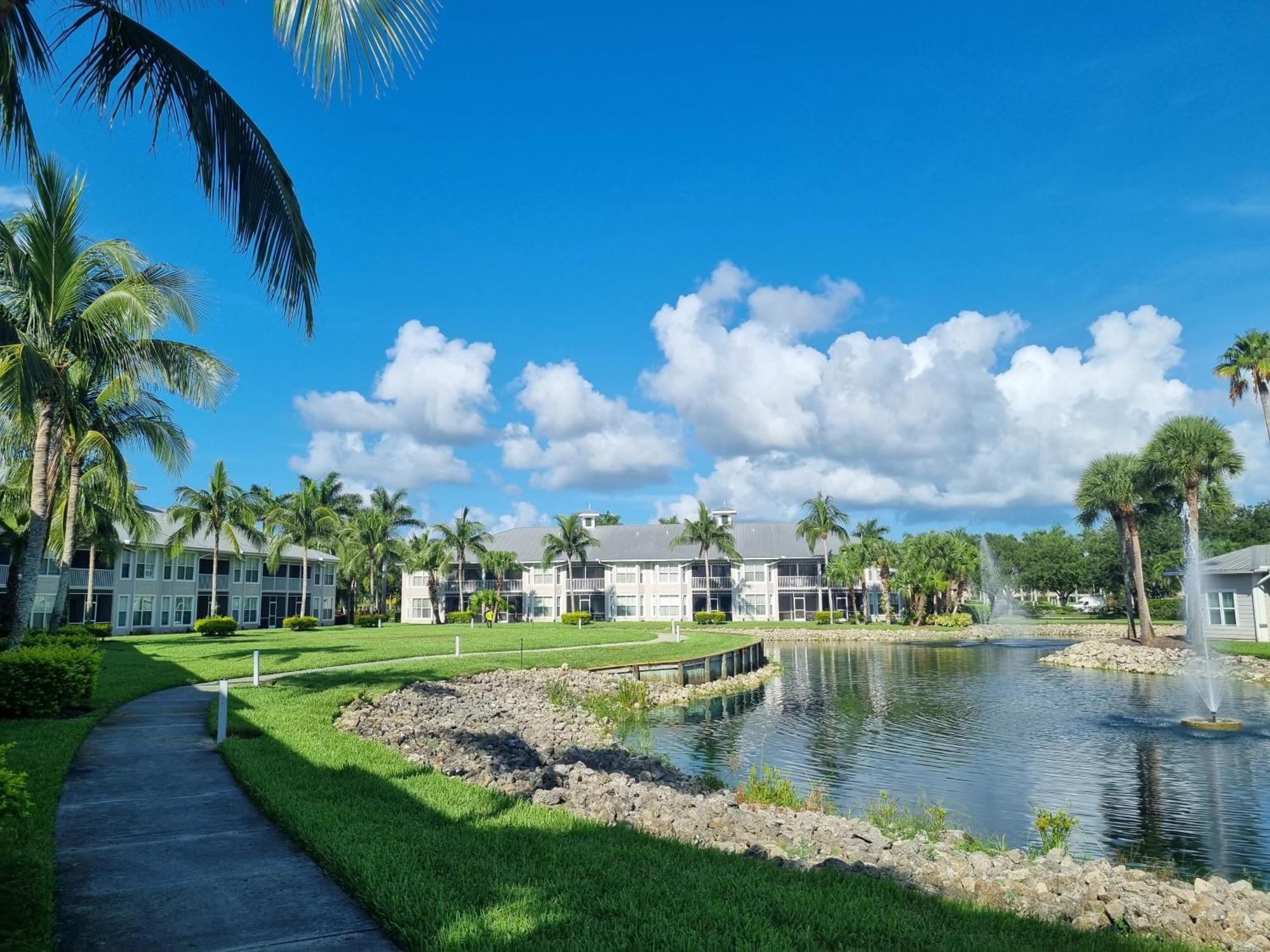 Appartement Stunning 2-bedroom Den In Greenlinks North Naples