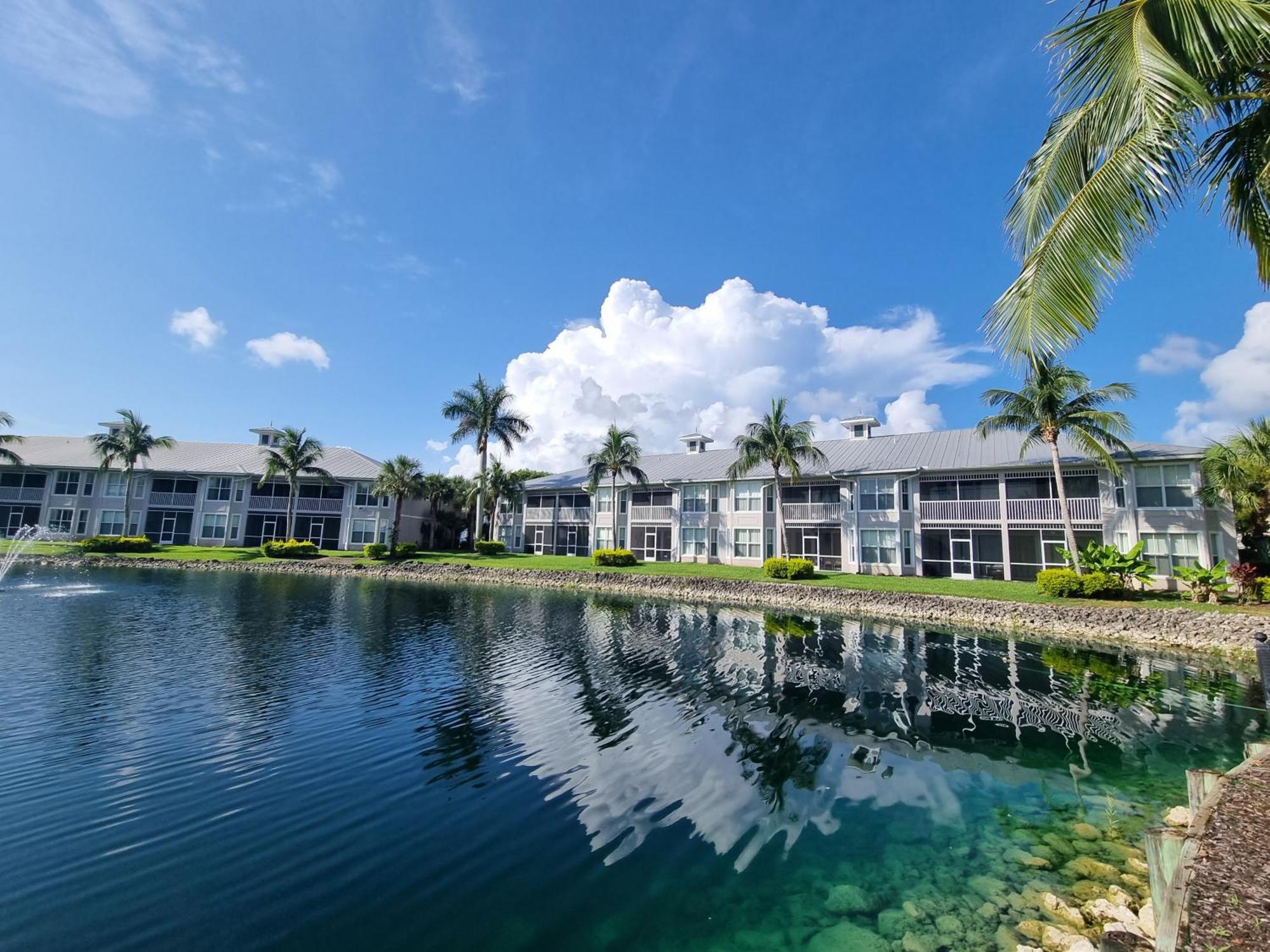 Stunning 2-bedroom Den In Greenlinks * North Naples