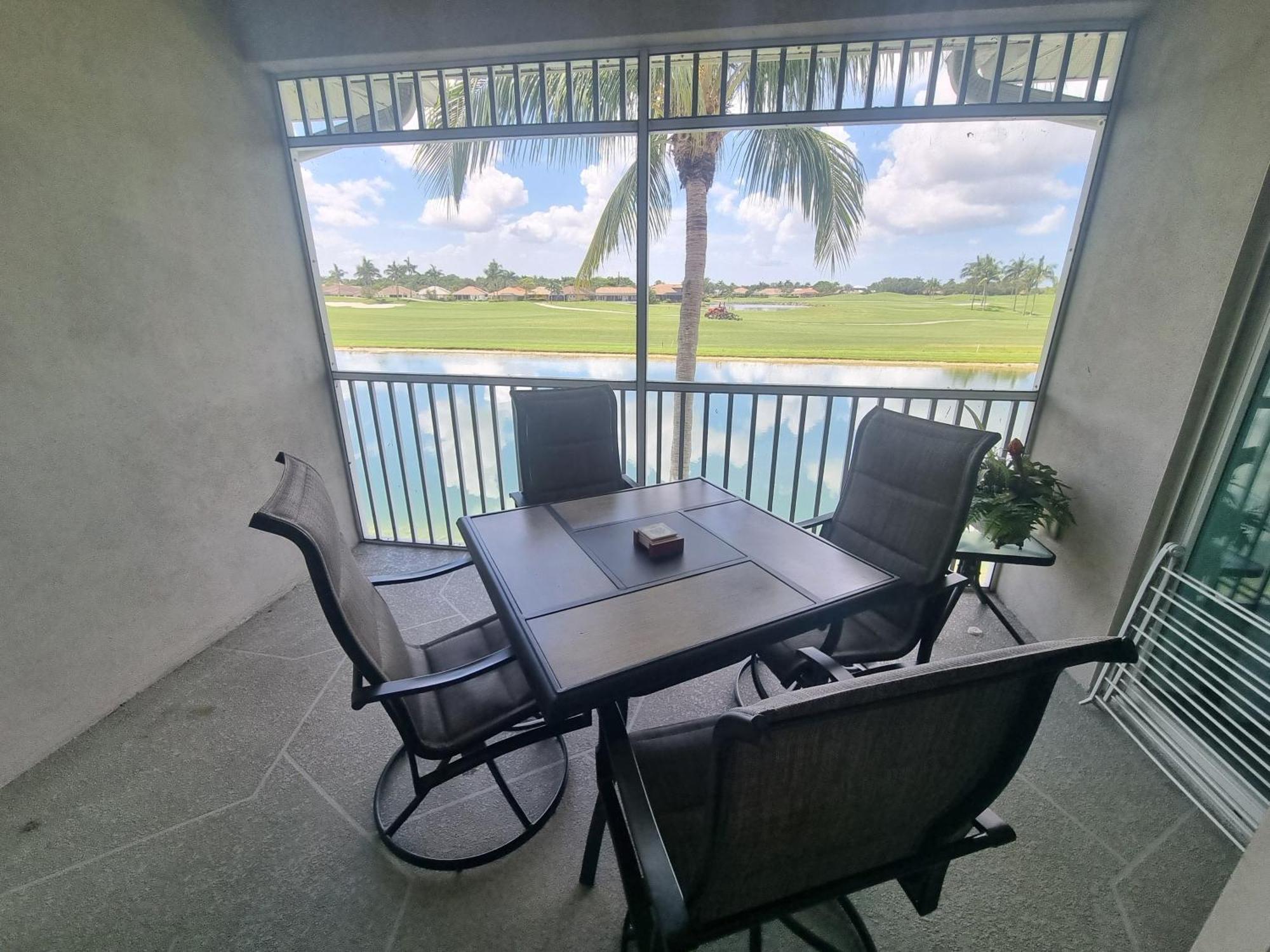 Stunning 2-bedroom Den In Greenlinks Apartment *