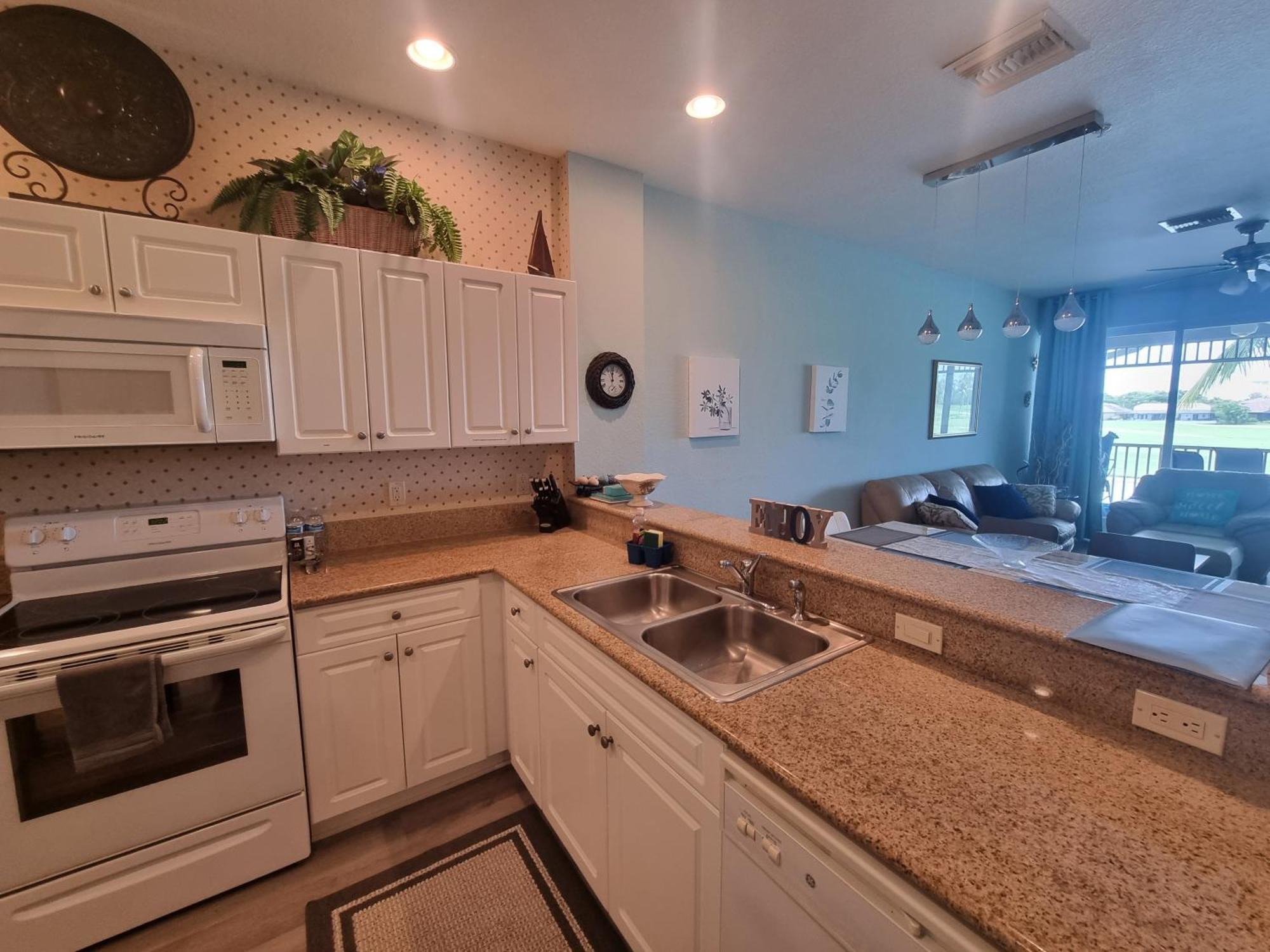 Apartment Stunning 2-bedroom Den In Greenlinks Naples