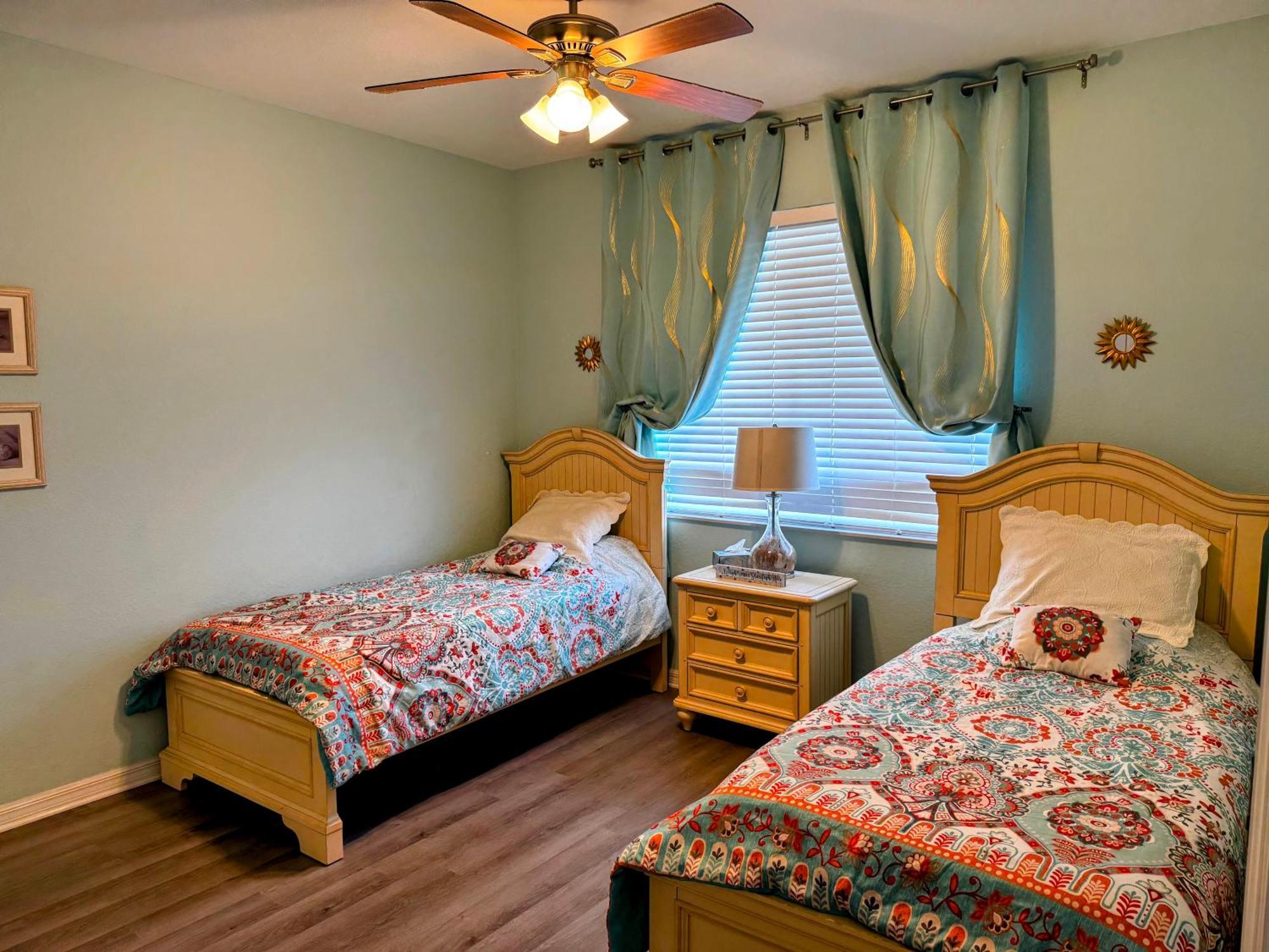 Stunning 2-bedroom Den In Greenlinks North Naples