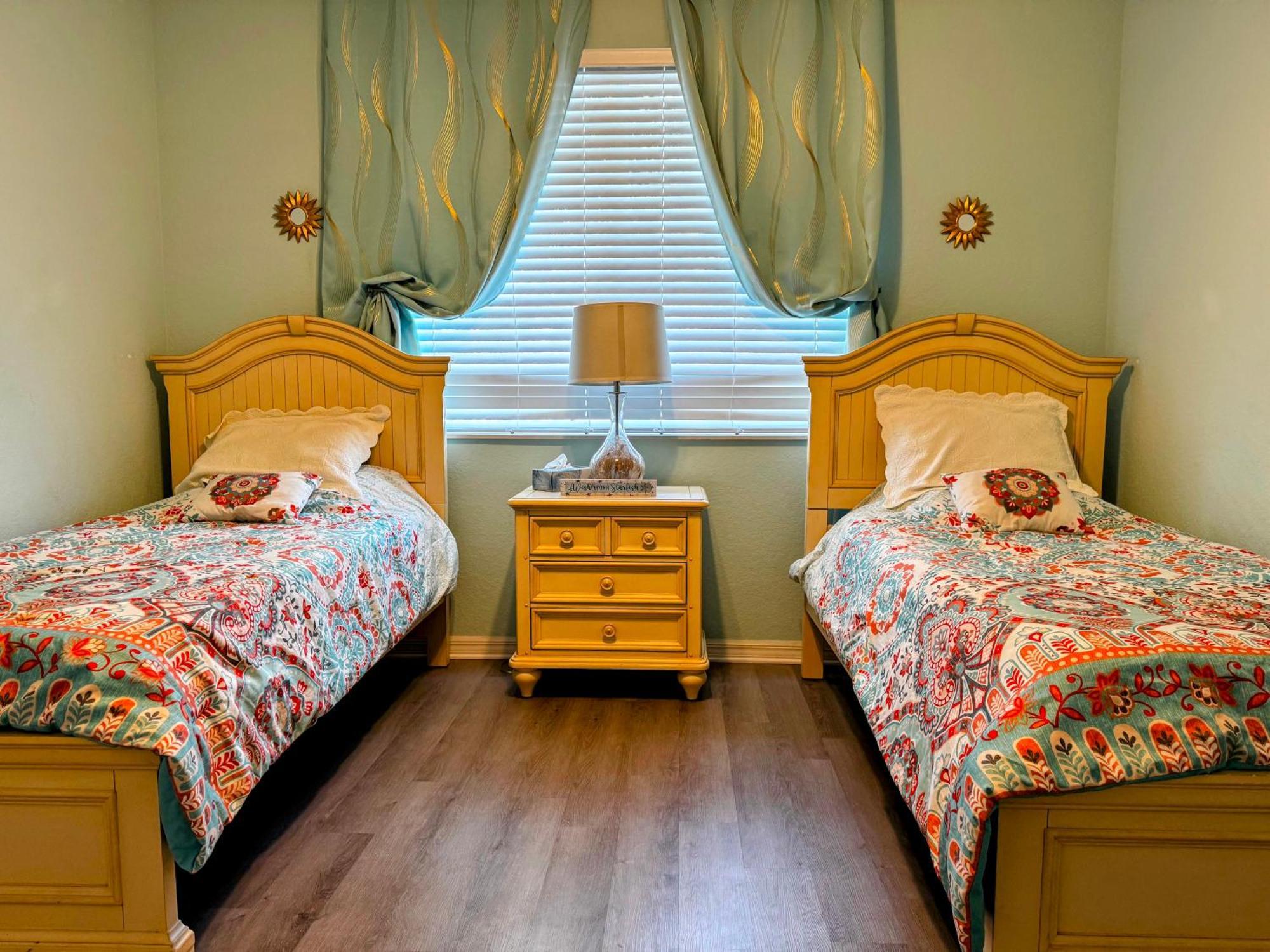 Stunning 2-bedroom Den In Greenlinks * North Naples